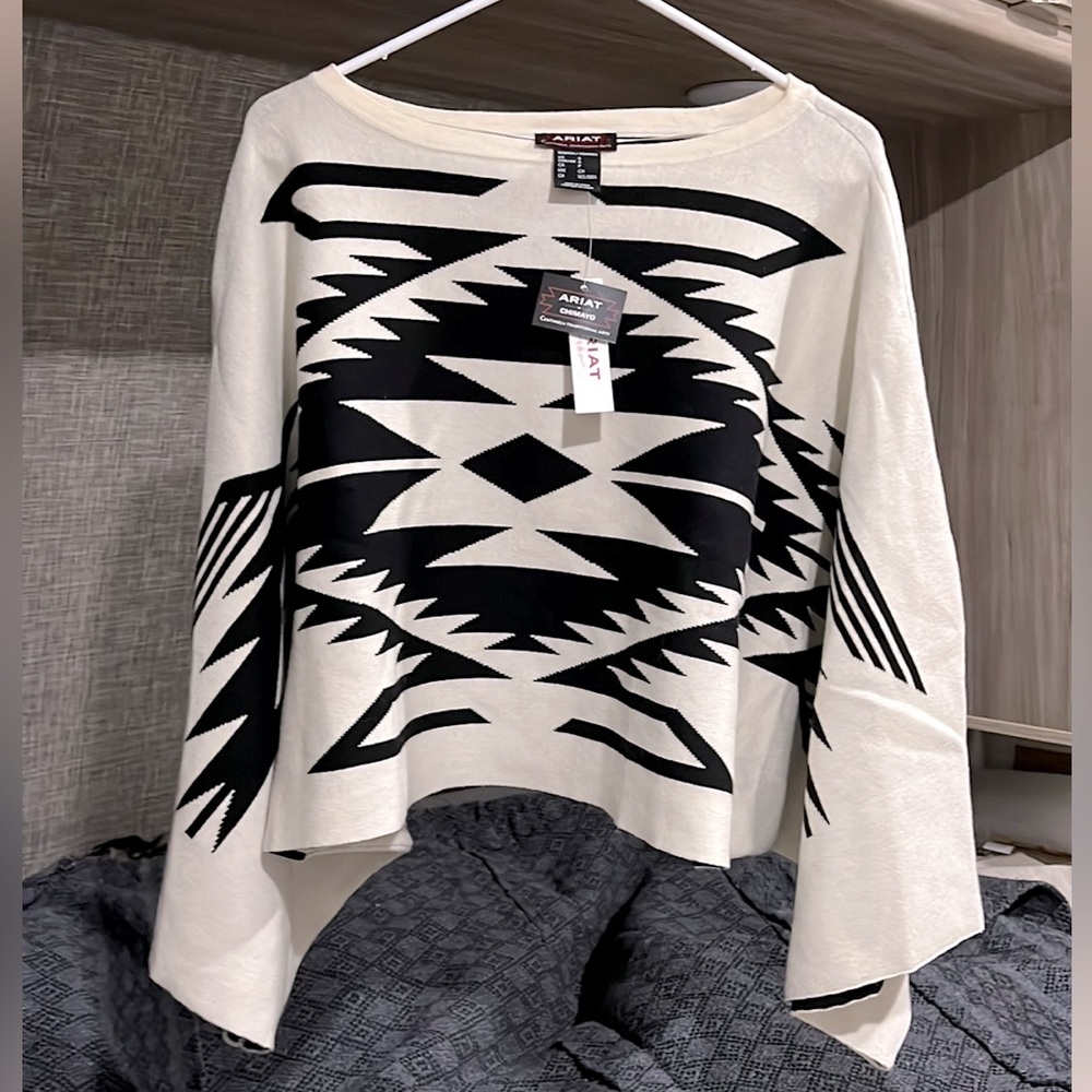 Ariat Intarsia Sweater Chimayo Poncho in BUTTERCREAM/BLK. New with tags.